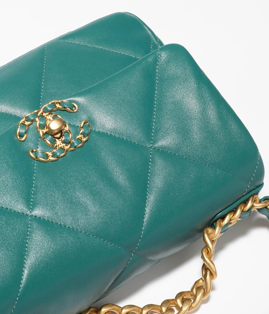 CHANEL 19 HANDBAG
