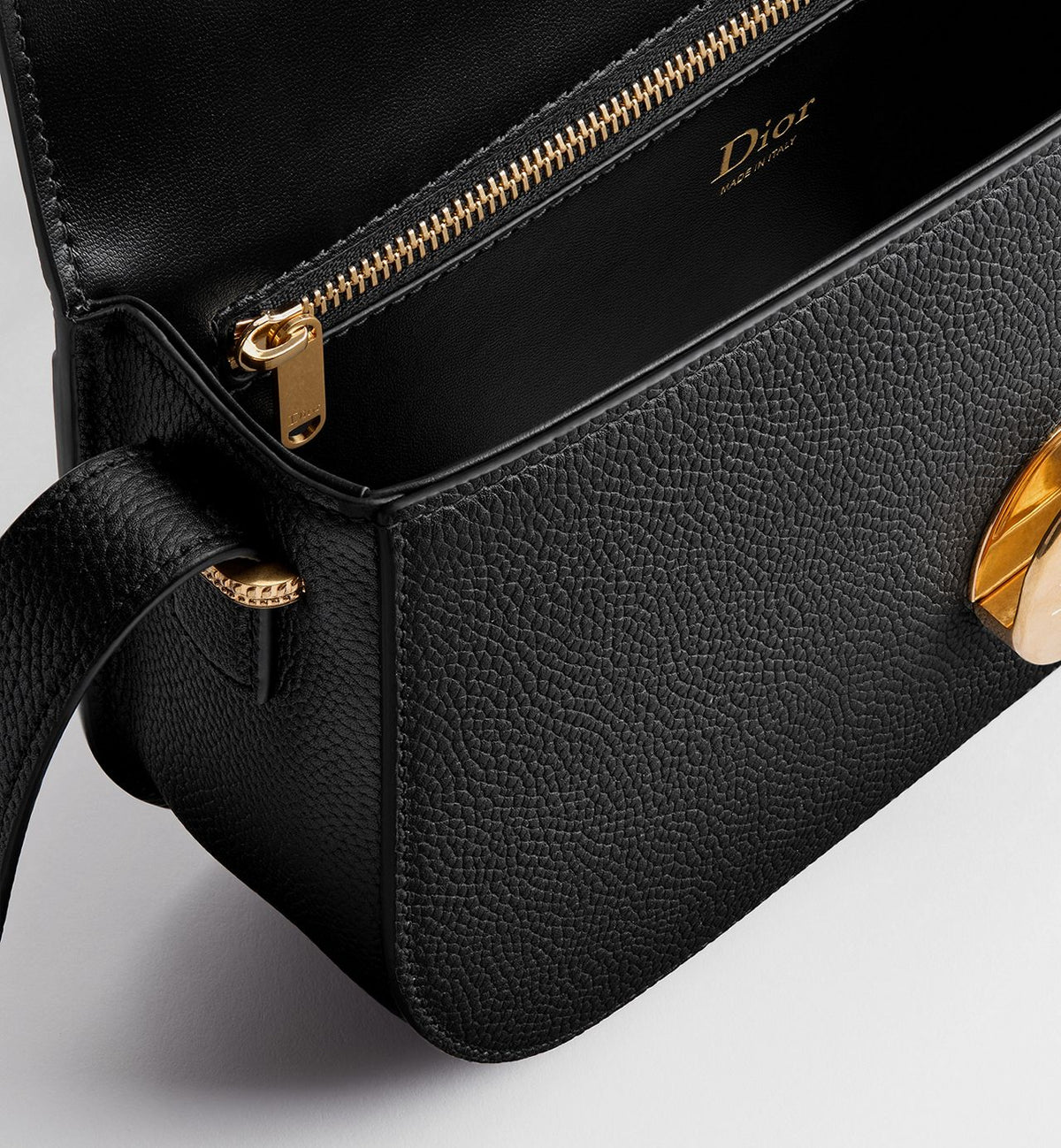 Medium Dior Médaillon Flap Bag