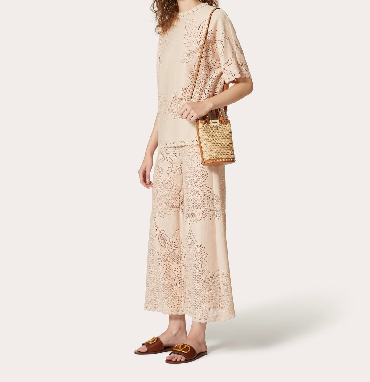 MINI ROCKSTUD RAFFIA SHOULDER BAG