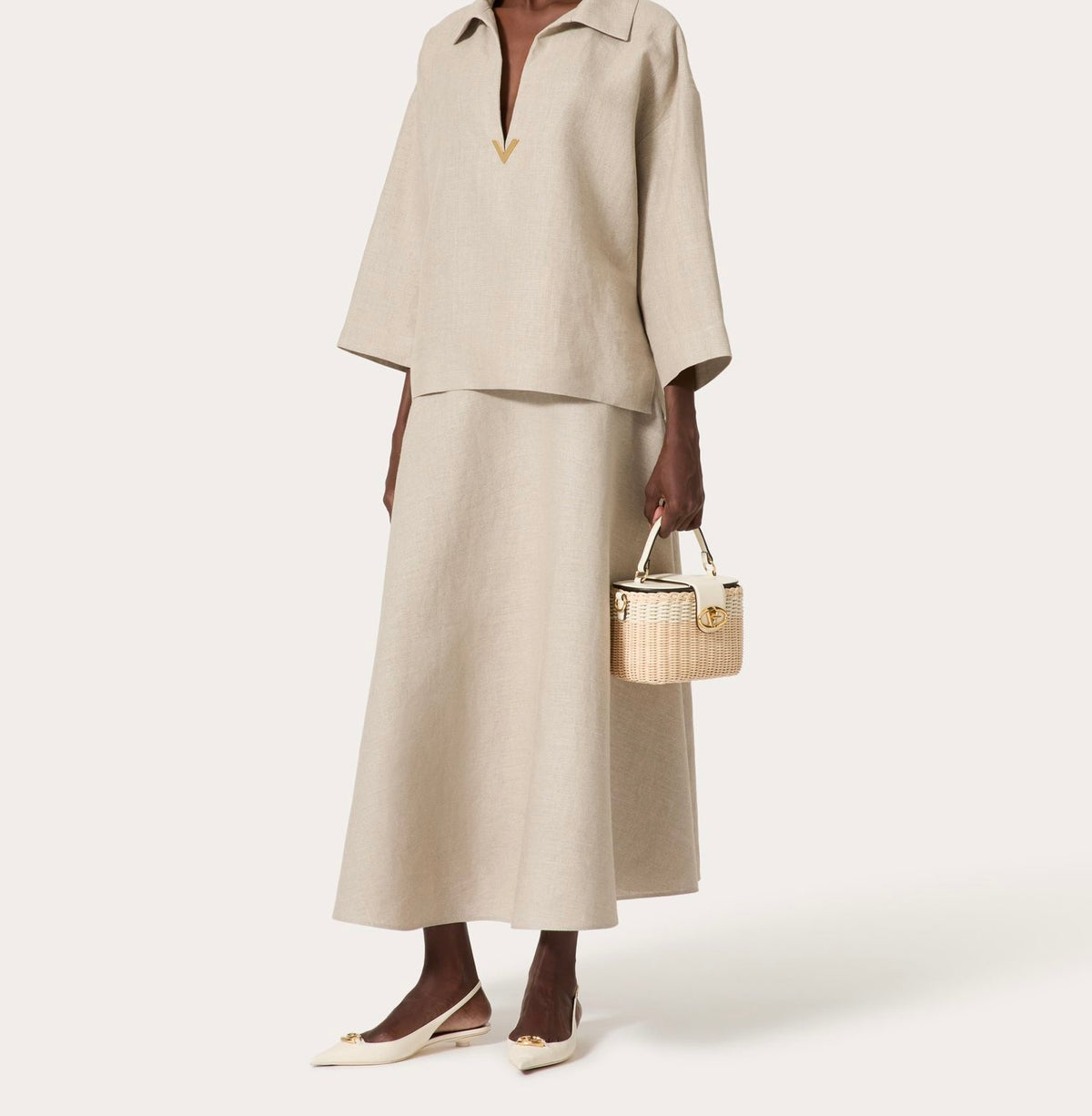 VALENTINO VLOGO SIGNATURE WICKER VANITY BAG