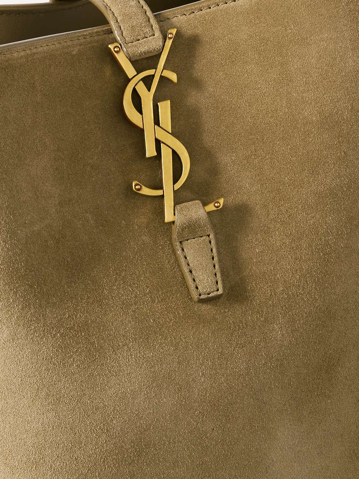 SAINT LAURENT
Le 37 small suede bucket bag